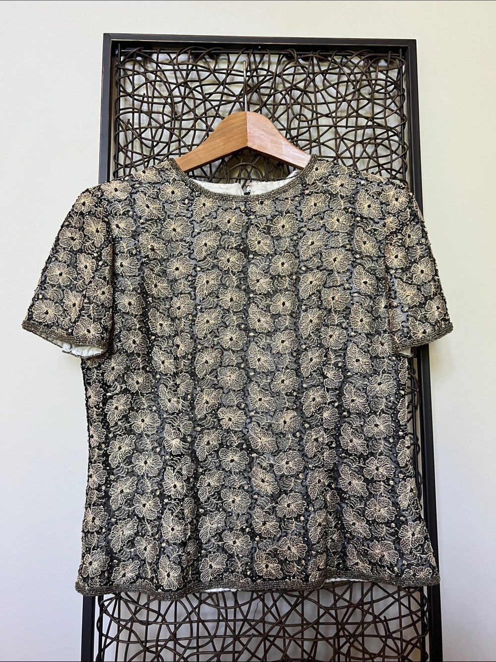 Adrianna Papell 100% Silk vintage beaded floral black poppy Gold back Zip top 10